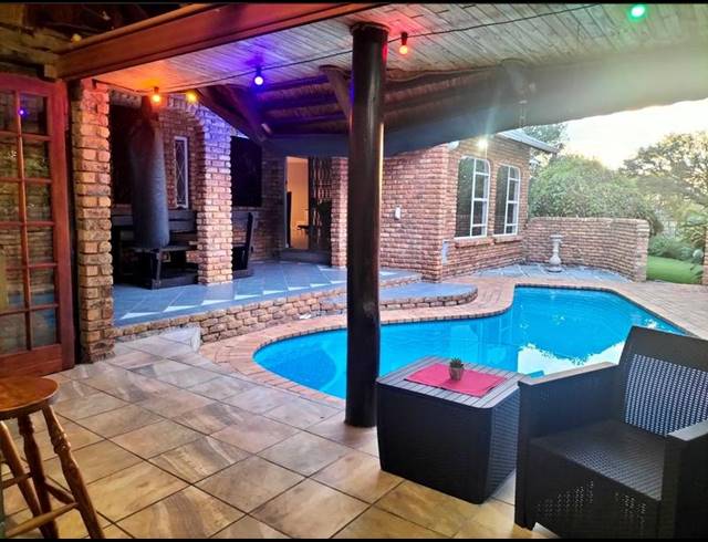 4 BEDROOM HOUSE FOR SALE IN SECUNDA CENTRAL